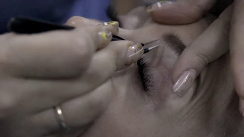 Close-up. Corrected eyebrows tweezers after staining with henna. Plucking eyebro 動画素材 119227167