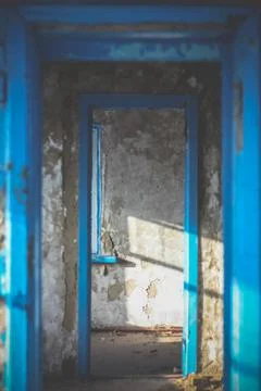 Close up corridor inside abandoned building illuminated by sunlight concept p Foto stock