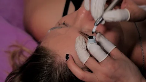 Close-up of cosmetologist making microblading procedure. Permanent makeup Video stock 111135908