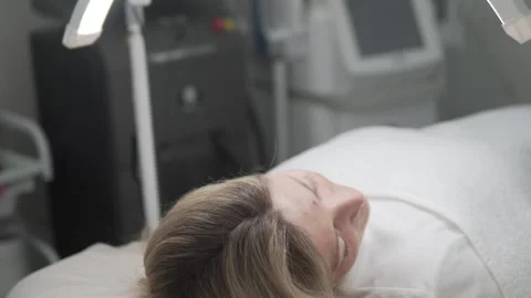 Close-up of a cosmetologist using the HydraFacial Keravive device on a female Stock Footage 311874246