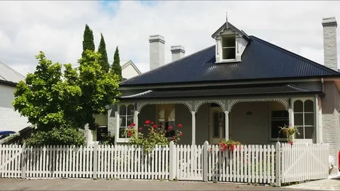 Close up of a cottage at arthur circus in battery point, tasmania 스톡 동영상 72098694