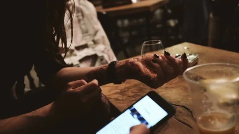 Close-up of couple using mobile phone in the bar 스톡 동영상 122472116