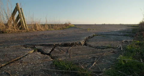 Close-up of a cracked road Vídeos de archivo 236629488