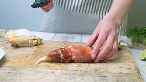 Close-up of cracking crabs claws with a hammer and removing delicious meat. Stock Footage 146334864