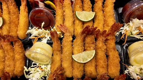 Close Up of Crispy Breaded Shrimp Platters with Lemon and Dipping Sauces Stockbeeldmateriaal 340998576