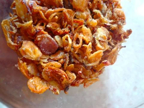 Close-up of crispy fried shallots with jar container Stock Photos