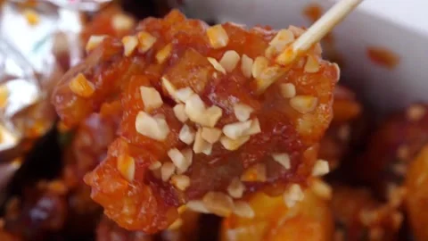Close-up of Crispy Korean Fried Chicken (Dakgangjeong) Glazed in Spicy Sauce and Video stock 343028125