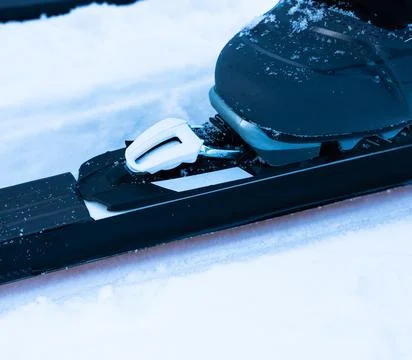 Close up of cross-county skiing boot locking onto skis. 스톡 사진