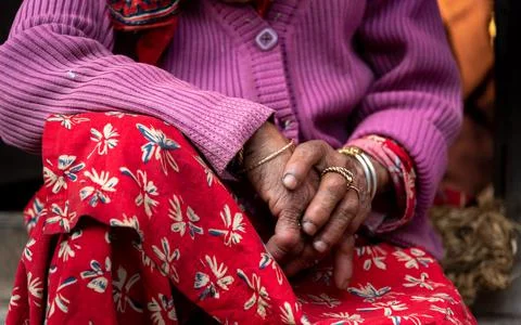 Close up of the crossed wrinkle hands of an elder grandmother nepalese woman. Stock-Fotos