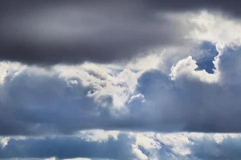 Close-up of cumulus cloud front in the sky, cyclone formation Foto stock
