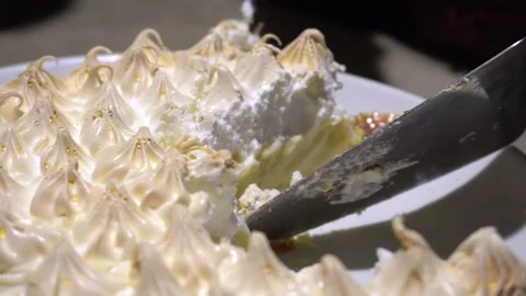 Close-up cutting a lemon pie with knife Video stock 157821379