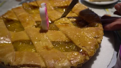Close up cutting an pineapple pie with a knife on a birthday Видео 148773101