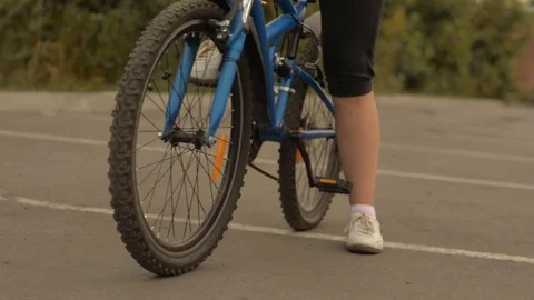 Close-up of a cyclist starts to move Stock Footage 79445660