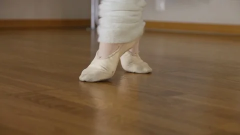 Close-up of a dancing ballerina's feet at practice Video stock 116389599