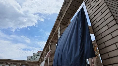 Close Up Of Dark Fabric Blowing In Wind On Residential Balcony Vídeos de archivo 343388424