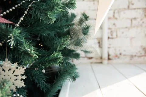 Close up of decorated Christmas tree. Tree on a background of a brick wall Stock-Fotos