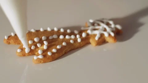 Close up decorating of Christmas gingerbread cookie in shape of falling star. Stock Footage 121724501
