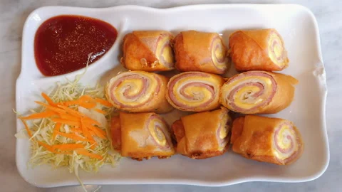 Close-up of delicious crispy spring rolls with vibrant dipping sauce Vídeos de archivo 284208190