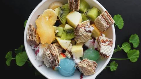 Close up desert with fresh fruit and ice cream Stock-Fotos