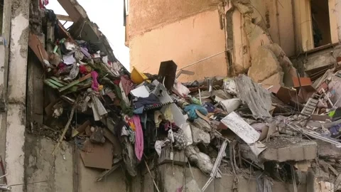 Close-Up of a Destroyed High-Rise Building After a Russian Drone Strike 動画素材 346525818