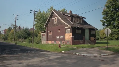 CLOSE UP Destroyed roads and abandoned ruined houses in sunny Detroit in America Stock Footage 76717636