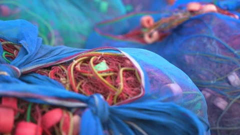 Close up Detailed view of colorful nets and ropes used by Thai fishermen for Vídeos de archivo 314302034