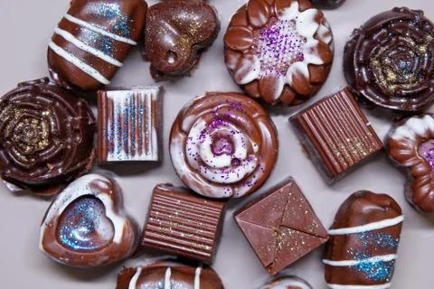 Close up of different forms of delicious chocolates homemade cakes Foto stock