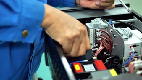 Close-up of digital multimeter measurement on an electronic control module Видео 347795514