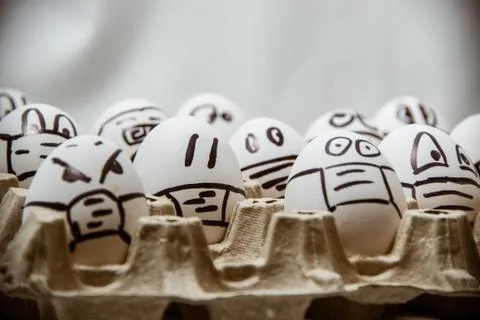 Close up of diverse chicken easter eggs with doodle faces wearing medical masks Foto stock