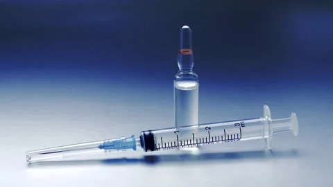 Close-up of a doctor's hand with an ampoule. Video stock 146332907