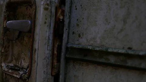 Close up of a door handle on an old destroyed caravan - 4k 库存影片 127182881