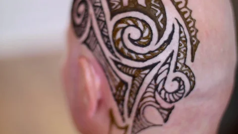 A close-up of the drawing, ornament, henna tattoo, on the scalp, shoulder, neck Stock Footage