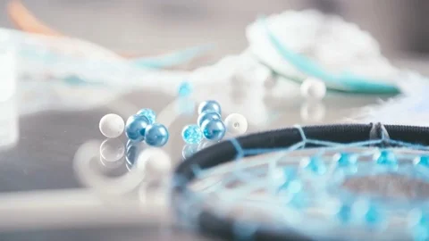 Close-up of Dreamcatcher black thread and turquoise beads Vidéo 72970951