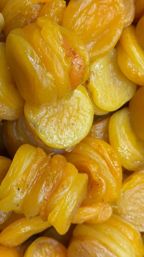 Close-up of dried apricots showcasing vibrant orange hues, ideal as fruity .. 스톡 동영상 333130549