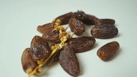 Close-up of Dried Dates on Branch, Close-up of dried dates on a white backg.. Vídeos de archivo 304974319