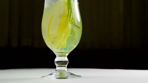 Close-up of a drink made from lemon, sugar, orange, mint, water. Slow motion. HD Vídeo Stock 107559046