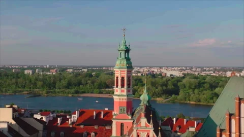 Close-up drone circling St. John's Cathedral tower, Warsaw 스톡 동영상 339173524