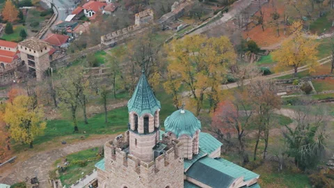 Close up drone flight around the Tsarevets fortress in autumn in Veliko Tarnovo Stock Footage 293737845
