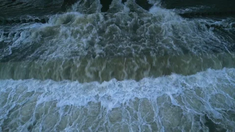 Close up drone shot of fast moving white water current discharging through .. Vídeo Stock 344905929