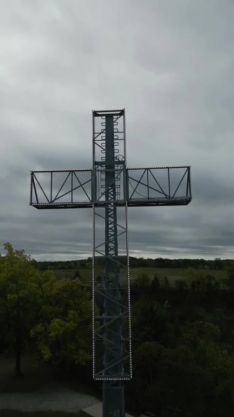 Close‑up drone view of cliffside cross monument Video stock 317592499