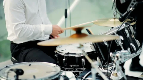 Close up of Drummer Hand Playing Drum Plat. Rock Band Performing on Stage. Vídeos de archivo 113788725
