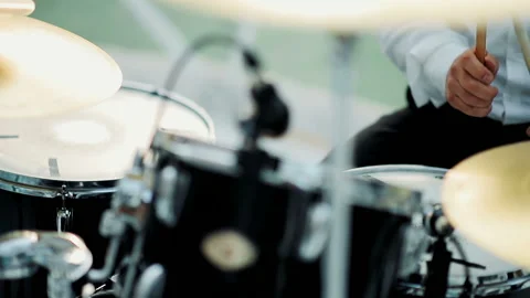 Close up of Drummer Hand Playing Drum Plat. Rock Band Performing on Stage. Vídeos de archivo 113788879