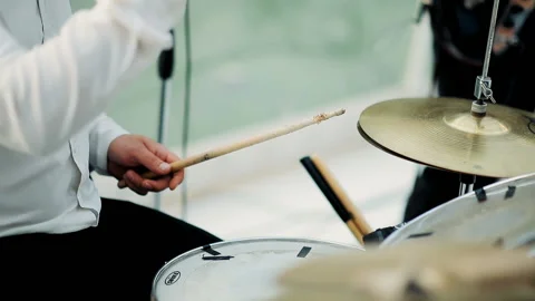 Close up of Drummer Hand Playing Drum Plat. Rock Band Performing on Stage. Vídeos de archivo 113789036