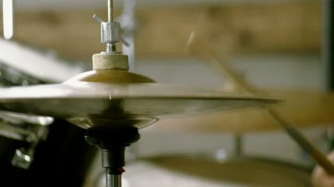 Close-up of drummer playing the drums by hitting it with sticks. 4K 库存影片 110914572