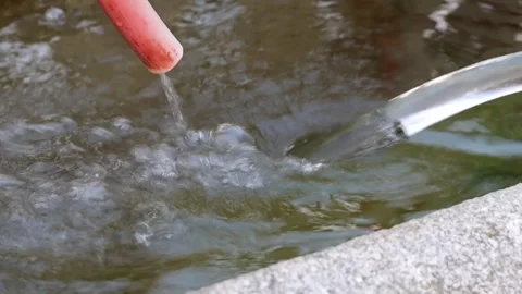 A close up of dynamic turbulent water flow from a pipe into a stone bathtub.. Stock-Footage 280364998