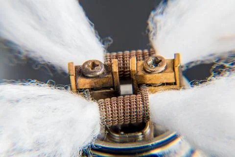 Close up on e-cigarette coils with cotton Foto stock