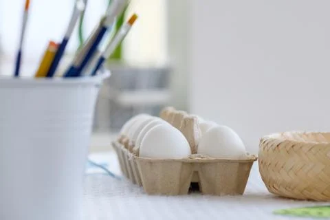 Close-up easter egg painting and decorating tools. Foto stock
