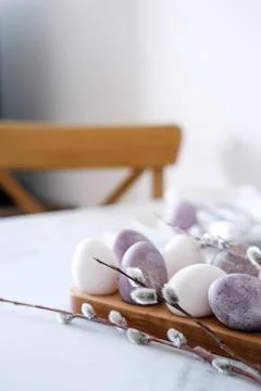 Close-up of easter eggs and willow branches Foto stock