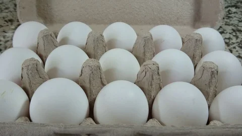 A Close Up Of Eggs In An Egg Carton Vidéo 91848638