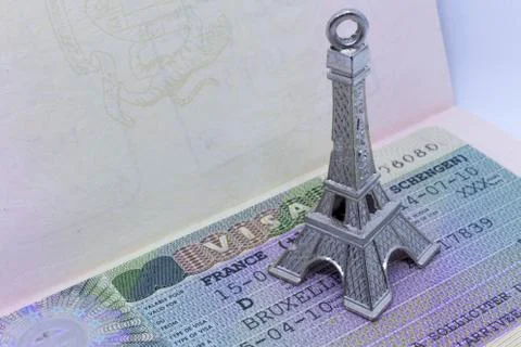 Close up of the Eiffel tower keychain on the Schengen visa allowing the passp Stock-Fotos